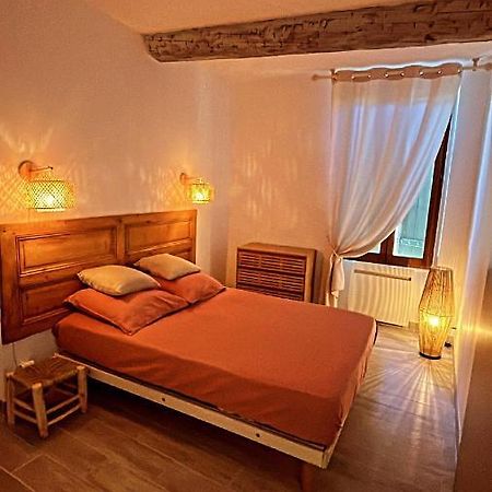 Appartement T2 Centre Village Cucuron Eksteriør bilde