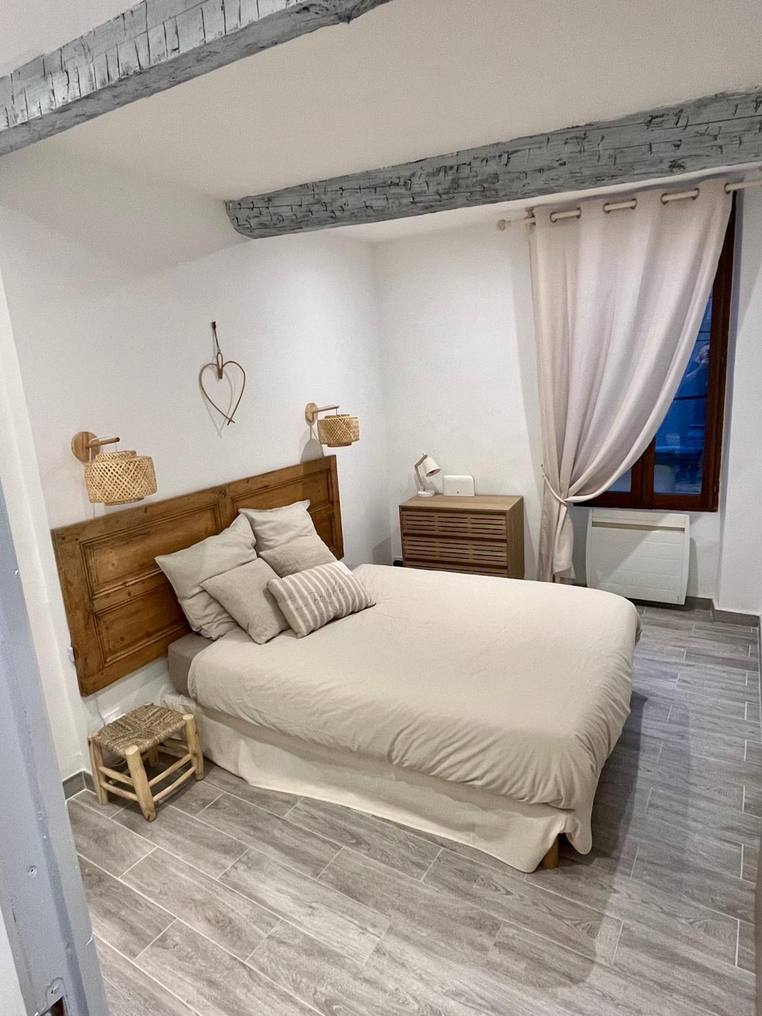 Appartement T2 Centre Village Cucuron Eksteriør bilde